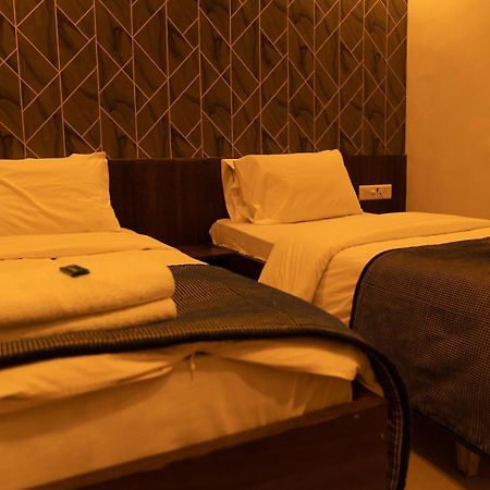 Hotel The Flamboyant Natraj Bharuch Exterior foto