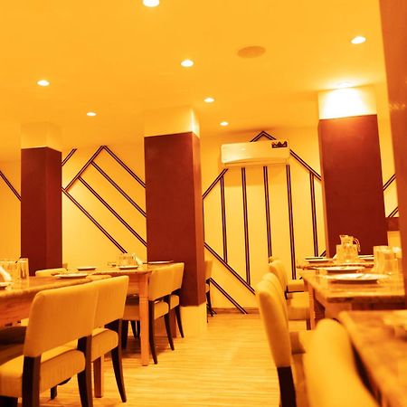 Hotel The Flamboyant Natraj Bharuch Exterior foto