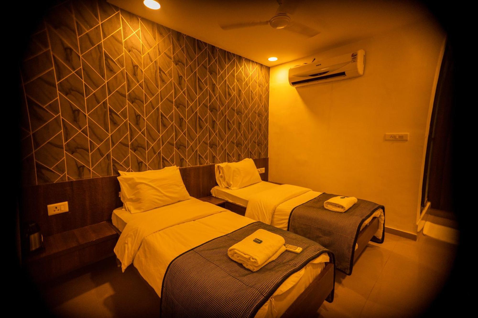 Hotel The Flamboyant Natraj Bharuch Exterior foto
