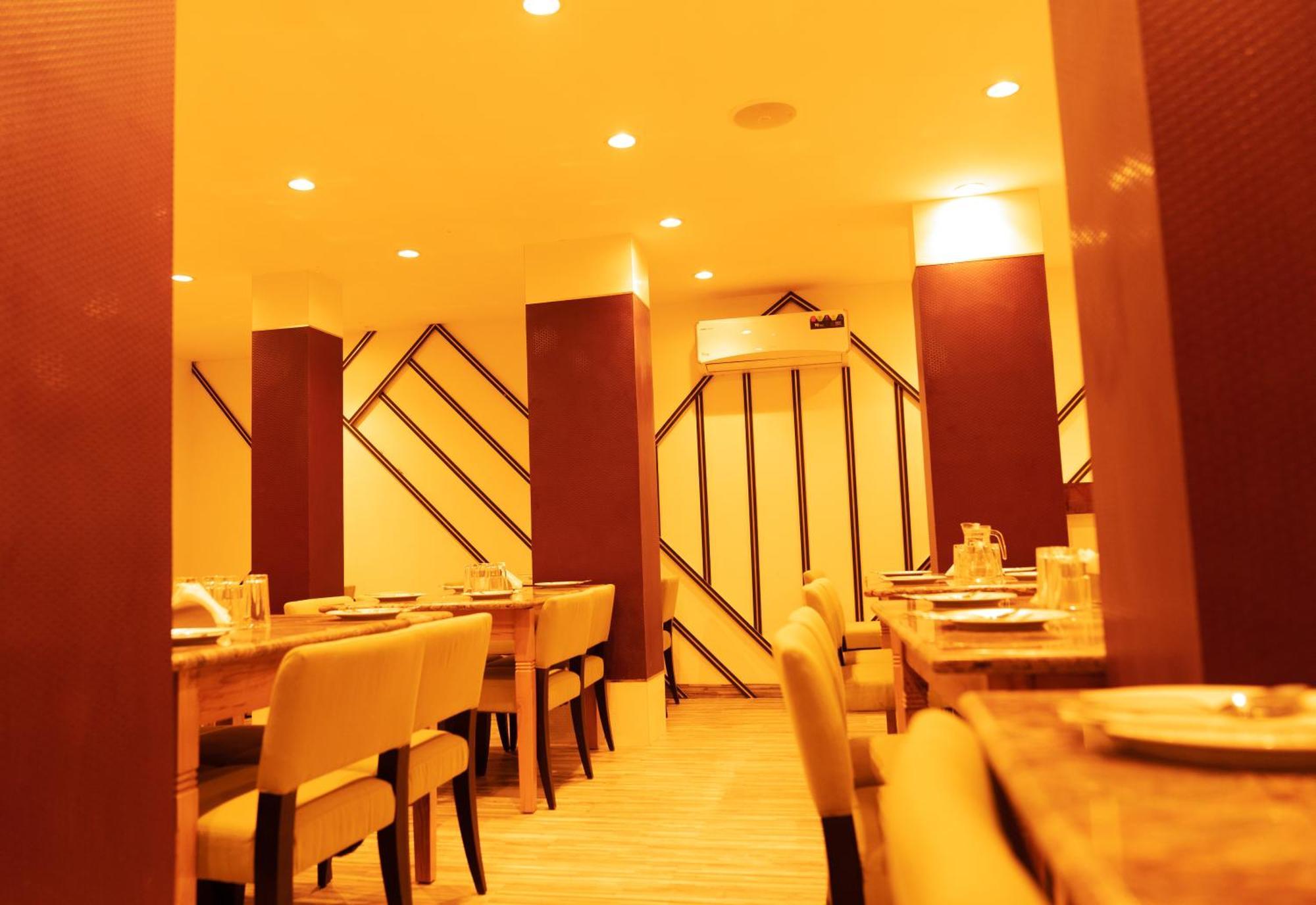 Hotel The Flamboyant Natraj Bharuch Exterior foto