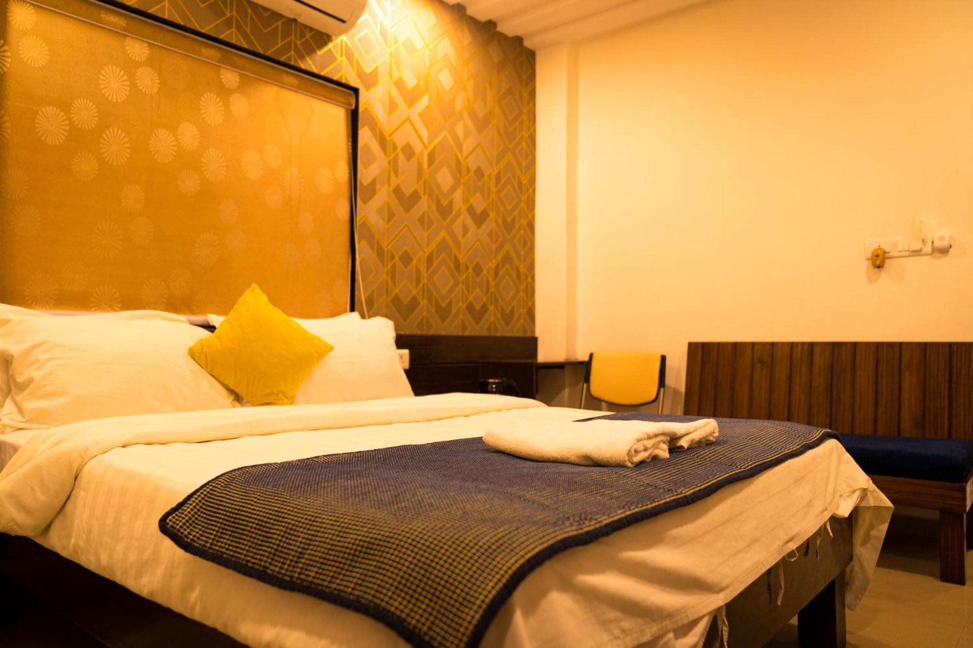 Hotel The Flamboyant Natraj Bharuch Exterior foto