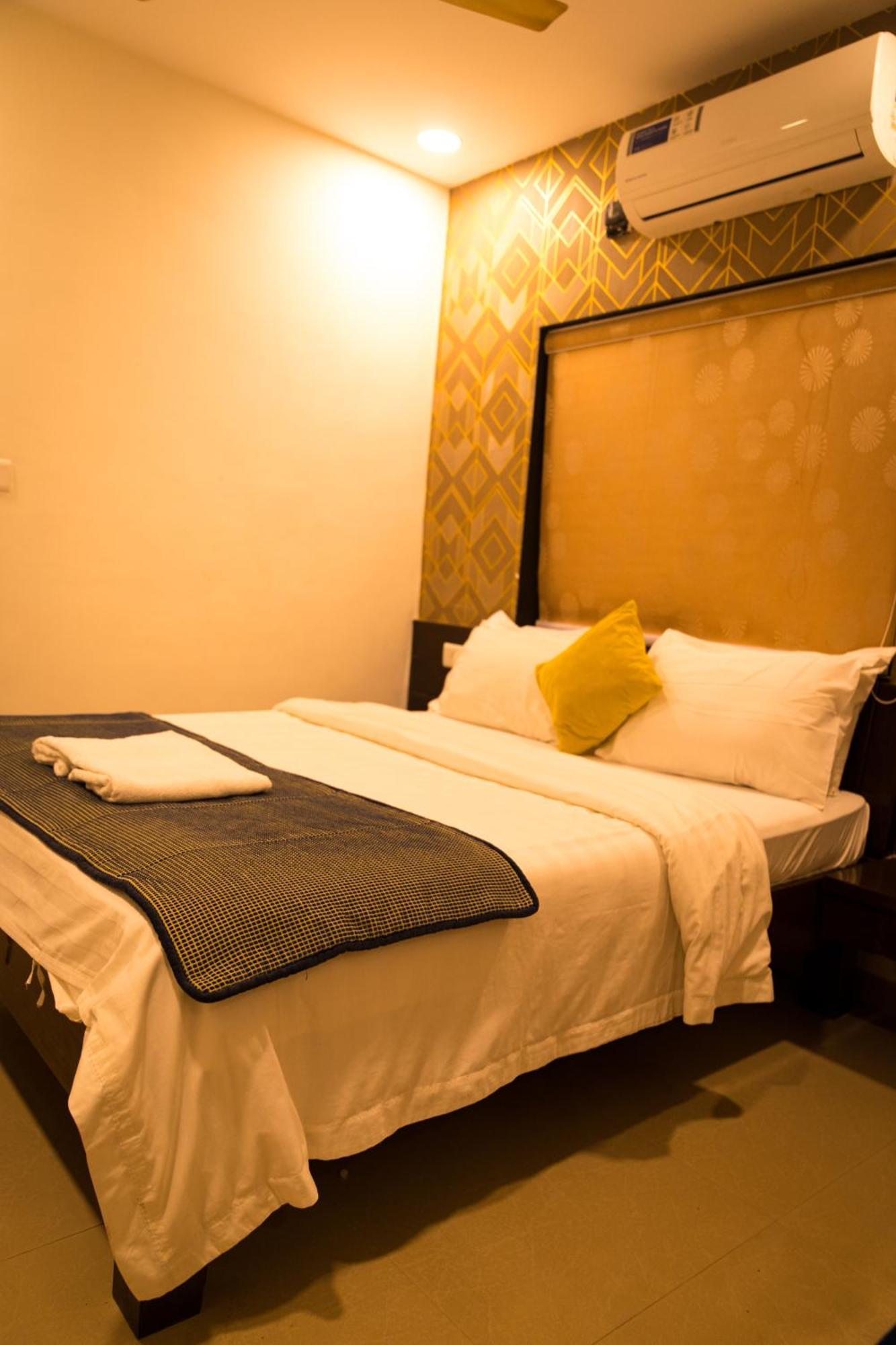 Hotel The Flamboyant Natraj Bharuch Exterior foto